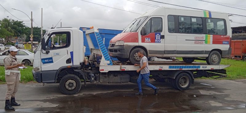 Agentes da Seop prendem homem que dirigia van sem habilitação em Santa Cruz – Prefeitura da Cidade do Rio de Janeiro