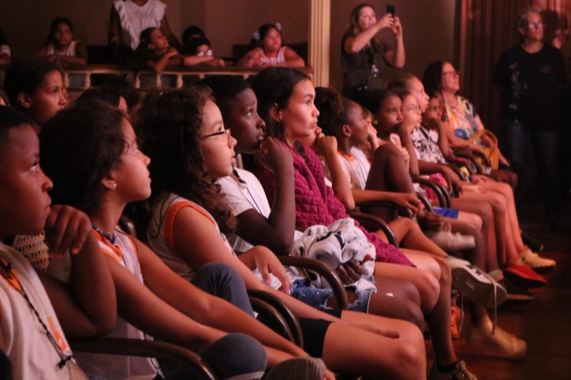 Alunos da Rede Municipal assistem musical sobre a história de Niterói – Prefeitura Municipal de Niterói