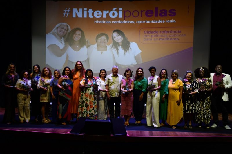 Preta Gil fecha a tarde de celebração e entrega do Prêmio Inês Etienne Romeu – Prefeitura Municipal de Niterói