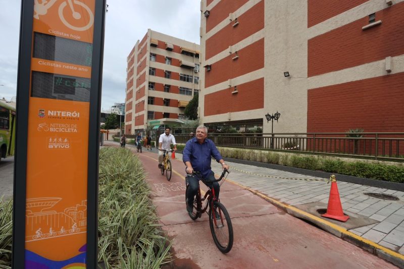 Totem que mostra fluxo de ciclistas começa a funcionar na Avenida Marquês do Paraná – Prefeitura Municipal de Niterói