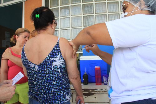 São Gonçalo mantém mais de 50 pontos de vacinação contra covid-19   