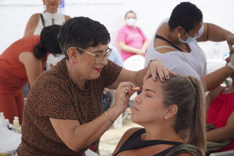 Serviços de saúde e beleza no Dia Internacional da Mulher