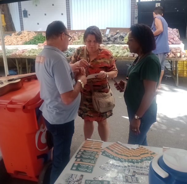 Comlurb realiza campanha de incentivo à coleta seletiva em feira livre no Rio Comprido – Prefeitura da Cidade do Rio de Janeiro
