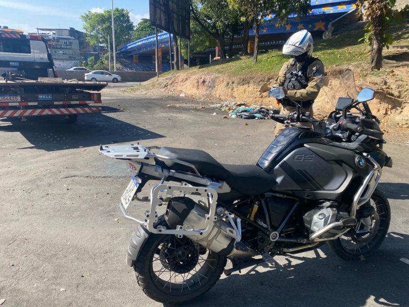 Guardas motociclistas recuperam moto roubada na Avenida Brasil – Prefeitura da Cidade do Rio de Janeiro