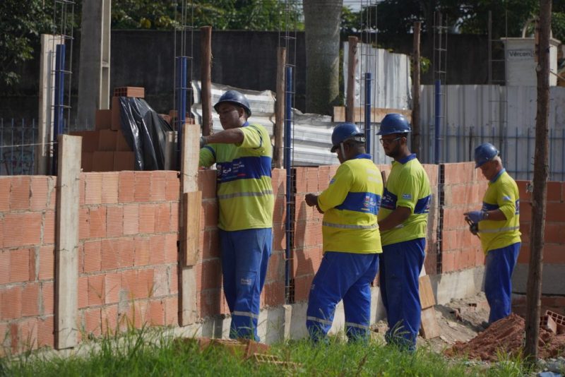 Obras na praça da Lagoinha chegam aos canteiros e quadra