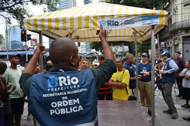 Seop e Guarda Municipal ocupam Uruguaiana, e 75 novas licenças são entregues ao ambulantes – Prefeitura da Cidade do Rio de Janeiro