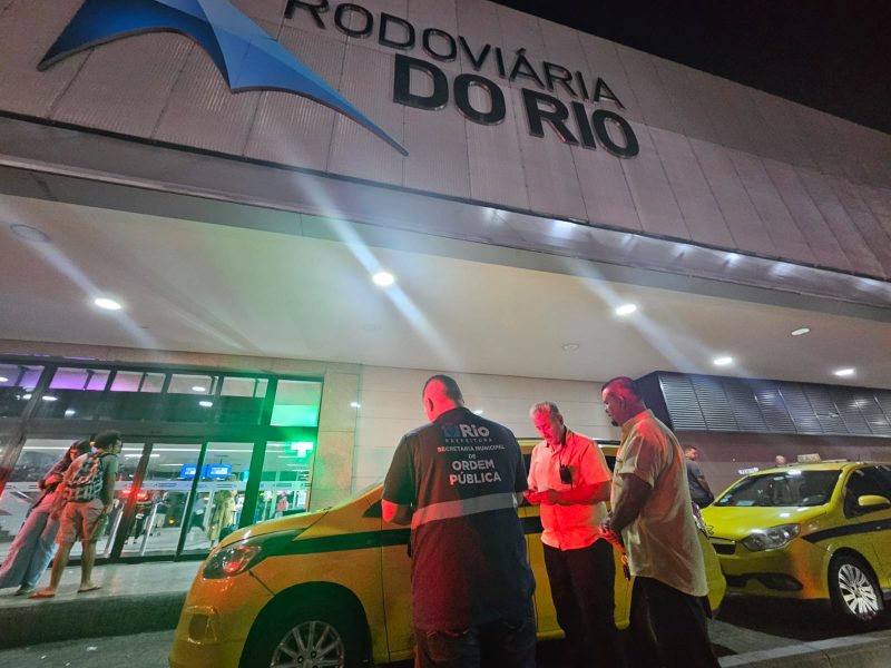 Seop e Polícia Civil realizam operação para coibir irregularidades em táxis, vans e no transporte por aplicativo no entorno da Rodoviária Novo Rio – Prefeitura da Cidade do Rio de Janeiro