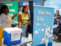 Terminal Gentileza recebe ponto de vacinação contra a gripe - Prefeitura da Cidade do Rio de Janeiro