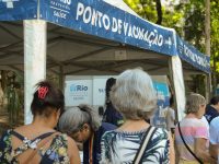 Rio espera vacinar 100 mil pessoas neste Dia D contra a Gripe