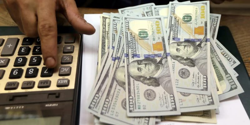Dólar fecha a R$ 5,43 na véspera da reunião do Copom