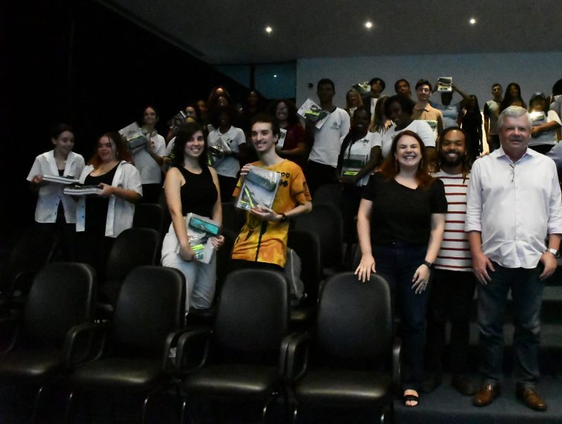 Prefeito de Niterói participa de aulão do Programa Aprova Jovem – Prefeitura Municipal de Niterói