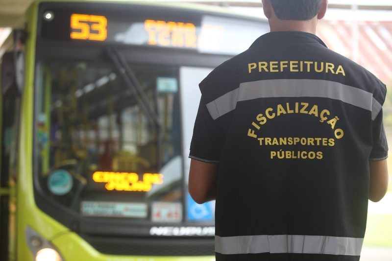 Prefeitura de Niterói fiscaliza ônibus no terminal – Prefeitura Municipal de Niterói