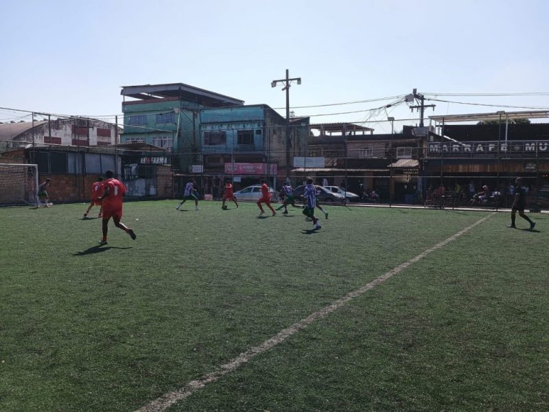 Sábado de futebol society em São Gonçalo