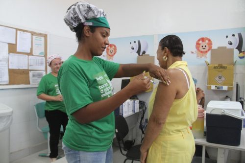São Gonçalo segue vacinação contra gripe em toda a população