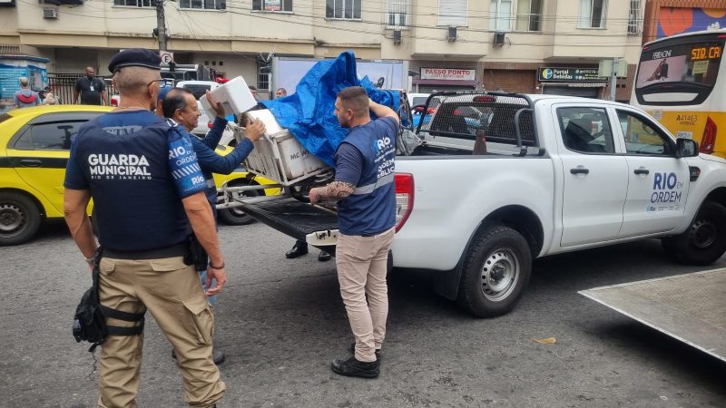 Seop e Subprefeitura da Zona Sul apreendem 26 carrocinhas em operação de ordenamento na comunidade dos Tabajaras – Prefeitura da Cidade do Rio de Janeiro