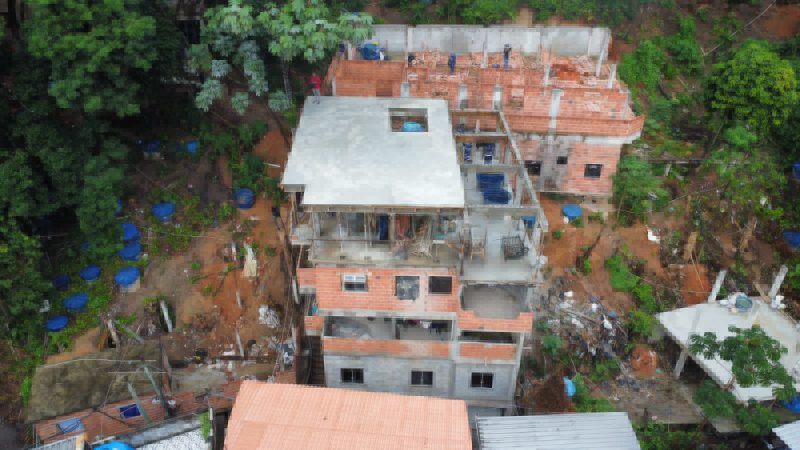 Seop realiza demolição de dois prédios irregulares na Rocinha – Prefeitura da Cidade do Rio de Janeiro