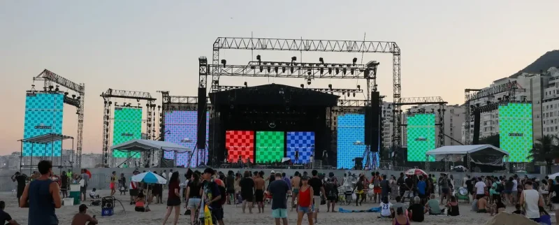 Show da Madonna: testes de som viram festa a céu aberto, atraem fãs e geram renda em Copacabana