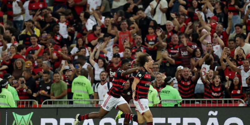 Flamengo arranca vitória sobre o Bahia para liderar o Brasileiro
