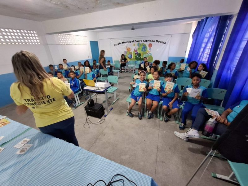 Alunos de escola na Trindade recebem palestra sobre educação no trânsito