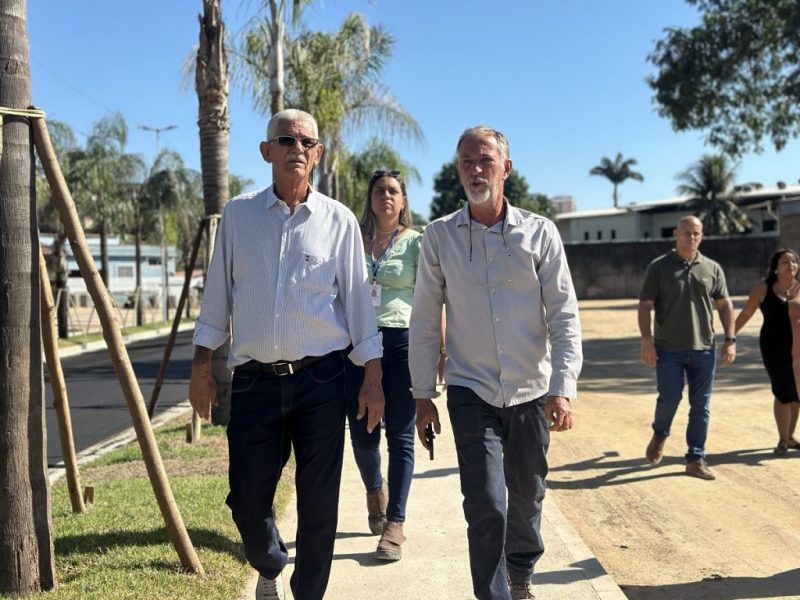 Área revitalizada no Jardim Alcântara é asfaltada