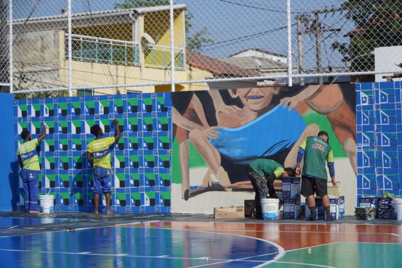 Artistas começam a pintar mural na Praça da Lagoinha