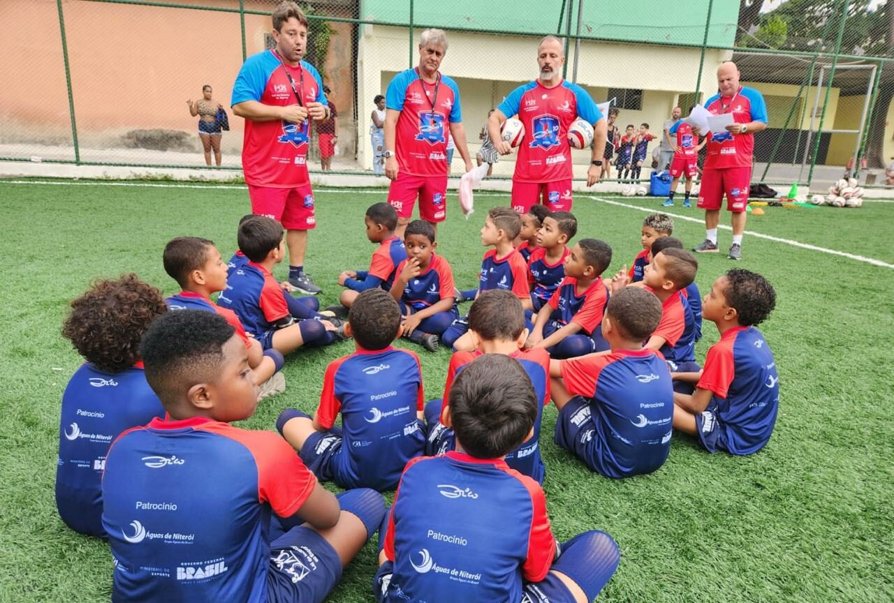 Escolinha de futebol do Zico chega a Niterói – Prefeitura Municipal de Niterói