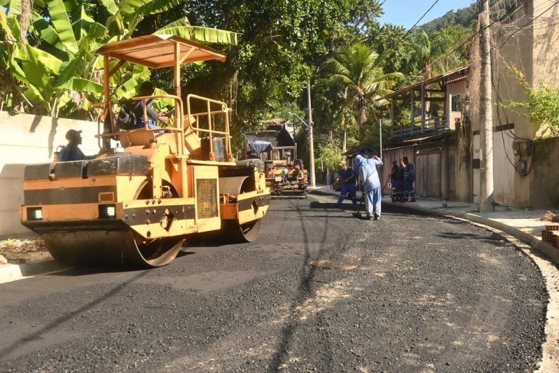 Urbanização do Jardim Imbuí avança para fase de pavimentação e construção de calçadas – Prefeitura Municipal de Niterói