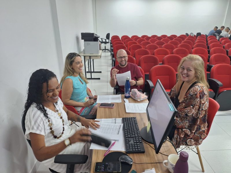 Novos servidores da Rede tomam posse na Secretaria Municipal de Educação – Prefeitura Municipal de Niterói