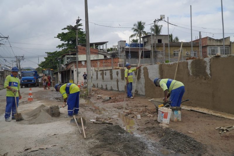 Prefeito acompanha obras em creche e em área de lazer