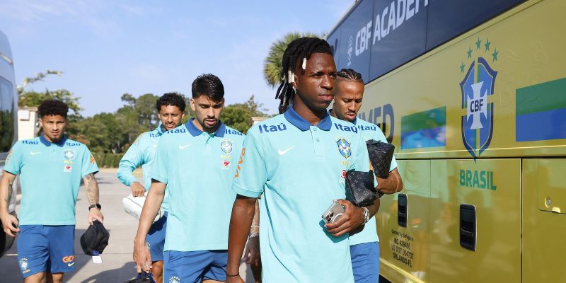 Seleção brasileira treina e embarca para o Texas, onde joga no sábado