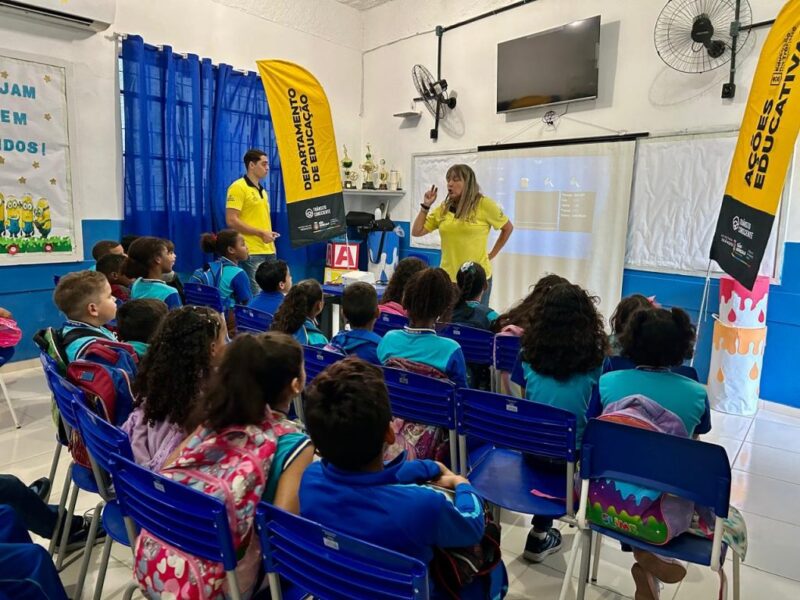 Alunos de escola em Santa Izabel recebem o projeto Escola Cidadã
