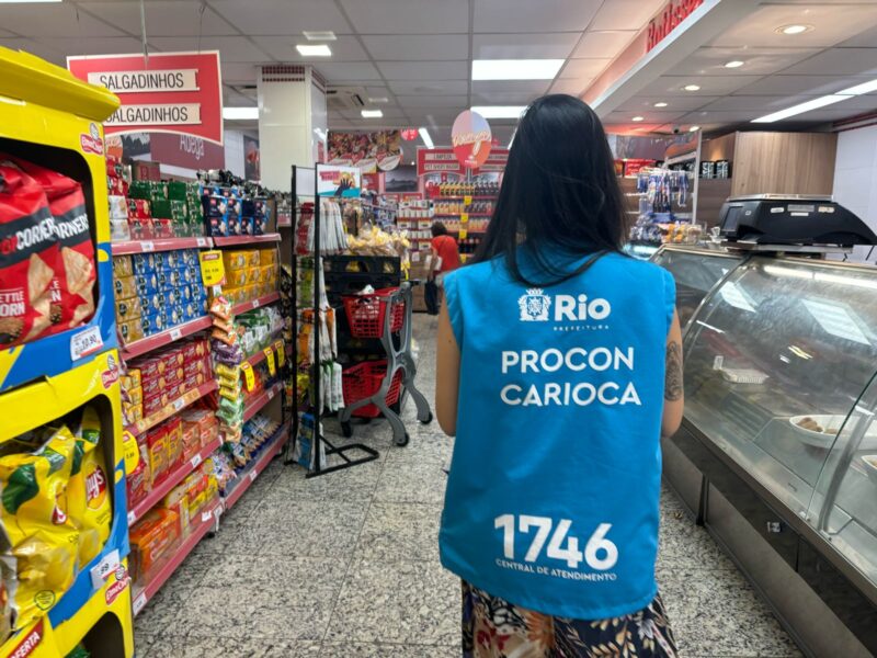 Procon Carioca descarta mais de 100 quilos de produtos impróprios em ações no Centro, Tijuca e Vila Valqueire – Prefeitura da Cidade do Rio de Janeiro