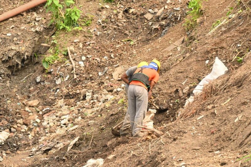 Prefeitura de Niterói faz contenção de encosta na Estrada Alarico de Souza, no Largo da Batalha – Prefeitura Municipal de Niterói