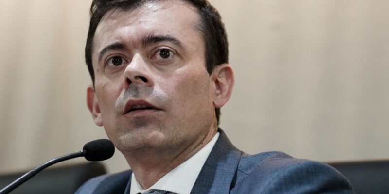Déficit primário pode fechar o ano em torno de R$ 8 bi, diz secretário