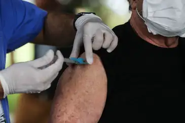 Marcello Casal JrAgência Brasil Movimentação de idosos no posto da 612 Sul para Vacinação contra Influenza
