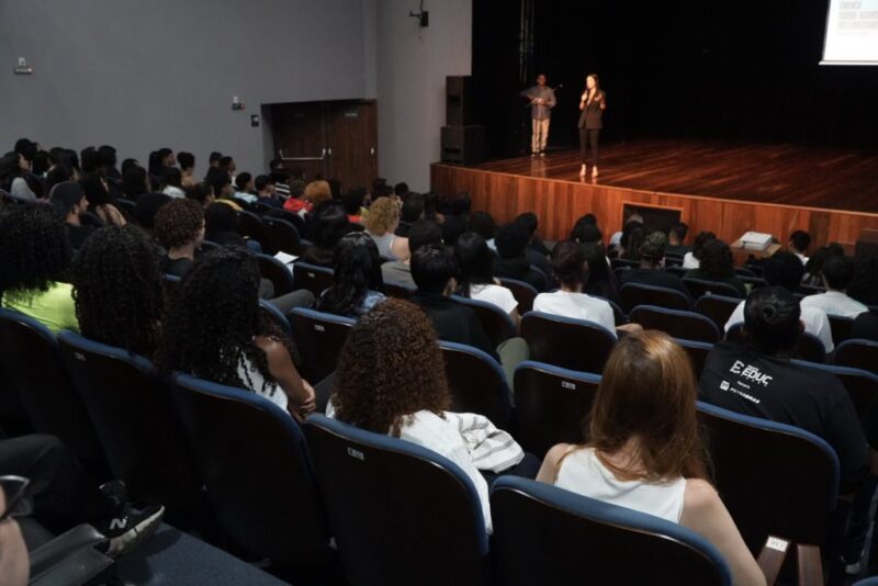 Aula inaugural do Curso de Reflorestamento mobiliza 200 alunos em São Gonçalo