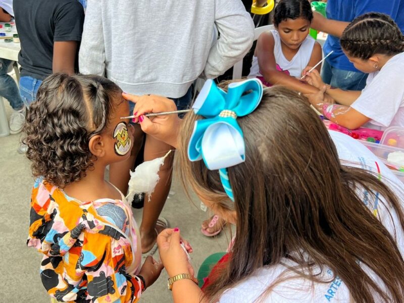 Caravana de Arte e Lazer leva animação e brincadeiras para crianças na Trindade