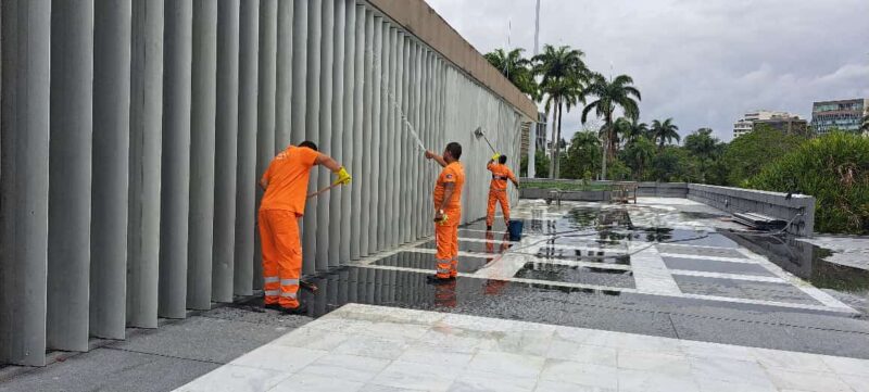 Comlurb realiza operação especial de limpeza no MAM para eventos do G20 – Prefeitura da Cidade do Rio de Janeiro