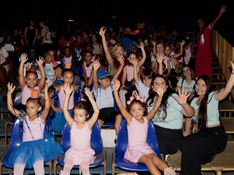 Crianças do projeto Arte Faz Parte estreiam no picadeiro do Circo Marcos Frota