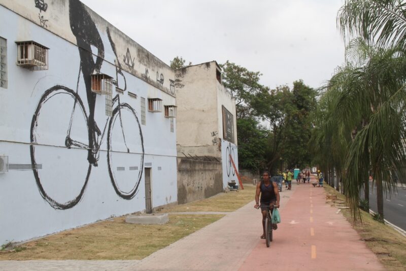 Novo painel do Cidade Ilustrada começa a ser feito no Centro de São Gonçalo