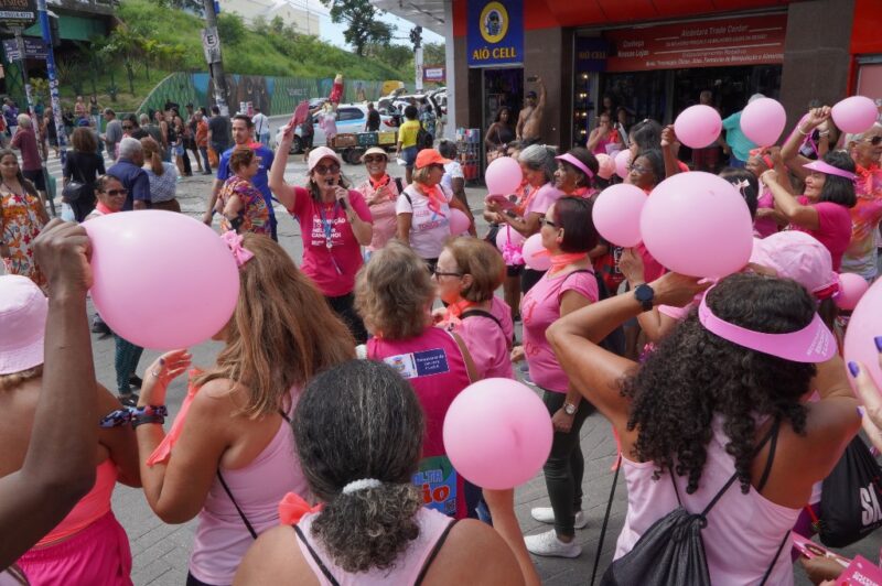 São Gonçalo encerra Outubro Rosa com mobilização com mais de 100 mulheres no Mutondo