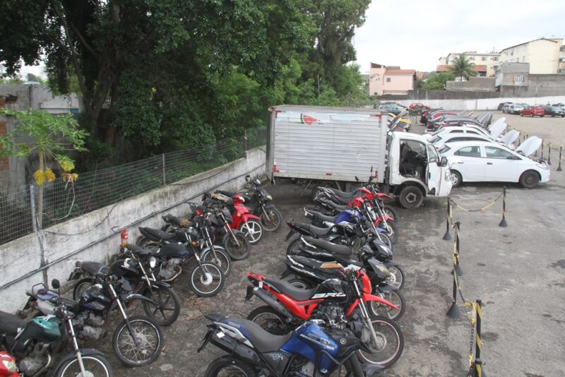 Transportes realiza leilão de veículos em São Gonçalo