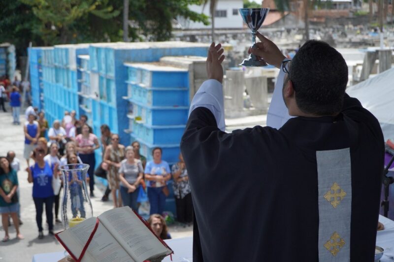 Homenagens no Dia de Finados em São Gonçalo