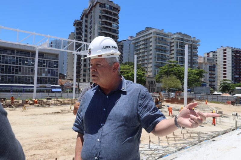Prefeito Axel Grael vistoria obras do novo Ginásio Poliesportivo da Concha Acústica – Prefeitura Municipal de Niterói