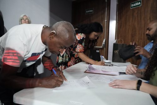 Mutirão garante entrega de aparelhos auditivos a gonçalenses