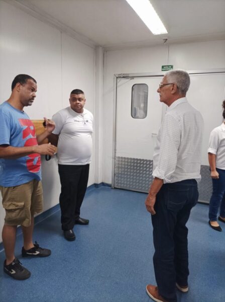 Prefeito percorre unidades de saúde afetadas pela falta de energia