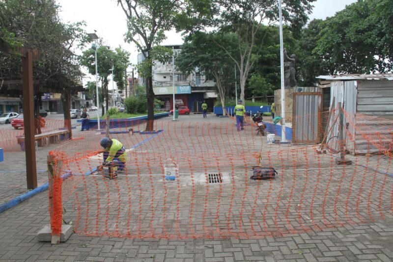 Prefeitura realiza manutenção na Praça de Nova Cidade