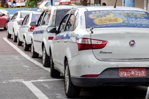 São Gonçalo autoriza bandeira 2 para taxistas em dezembro