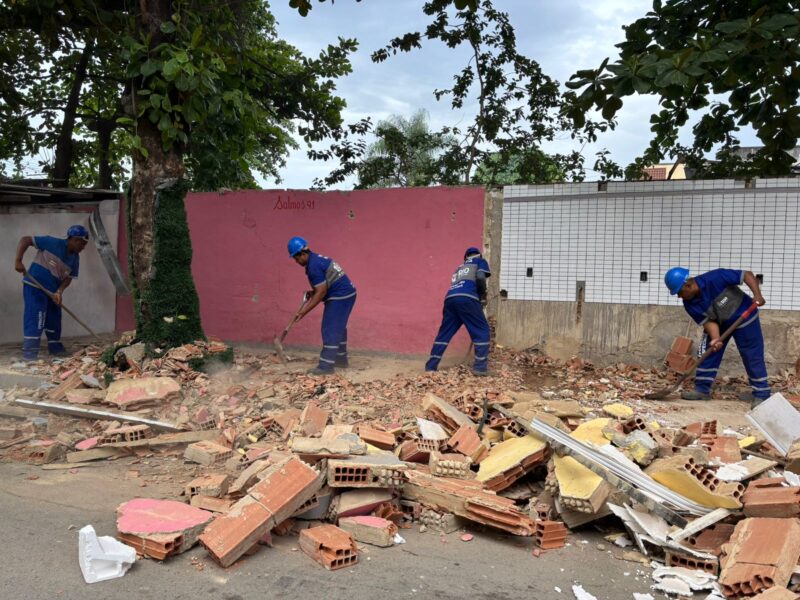 Seop realiza demolição de construções irregulares em Senador Vasconcelos – Prefeitura da Cidade do Rio de Janeiro