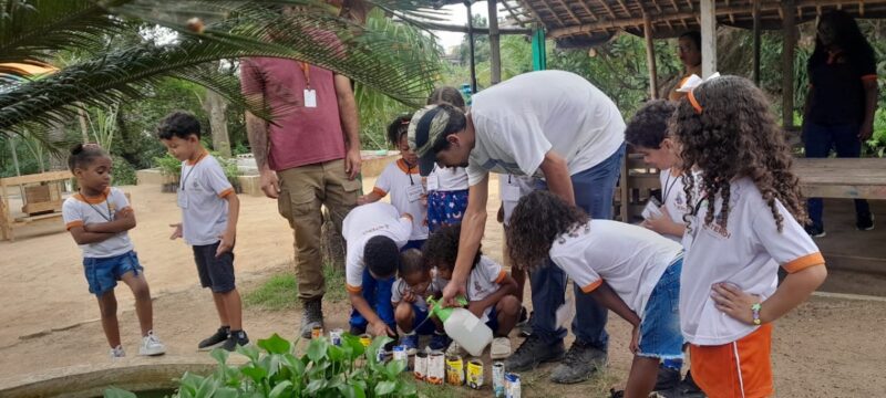 Crianças da Umei Jorge Nassim Vieira Najjar visitam viveiro de mudas da Clin – Prefeitura Municipal de Niterói